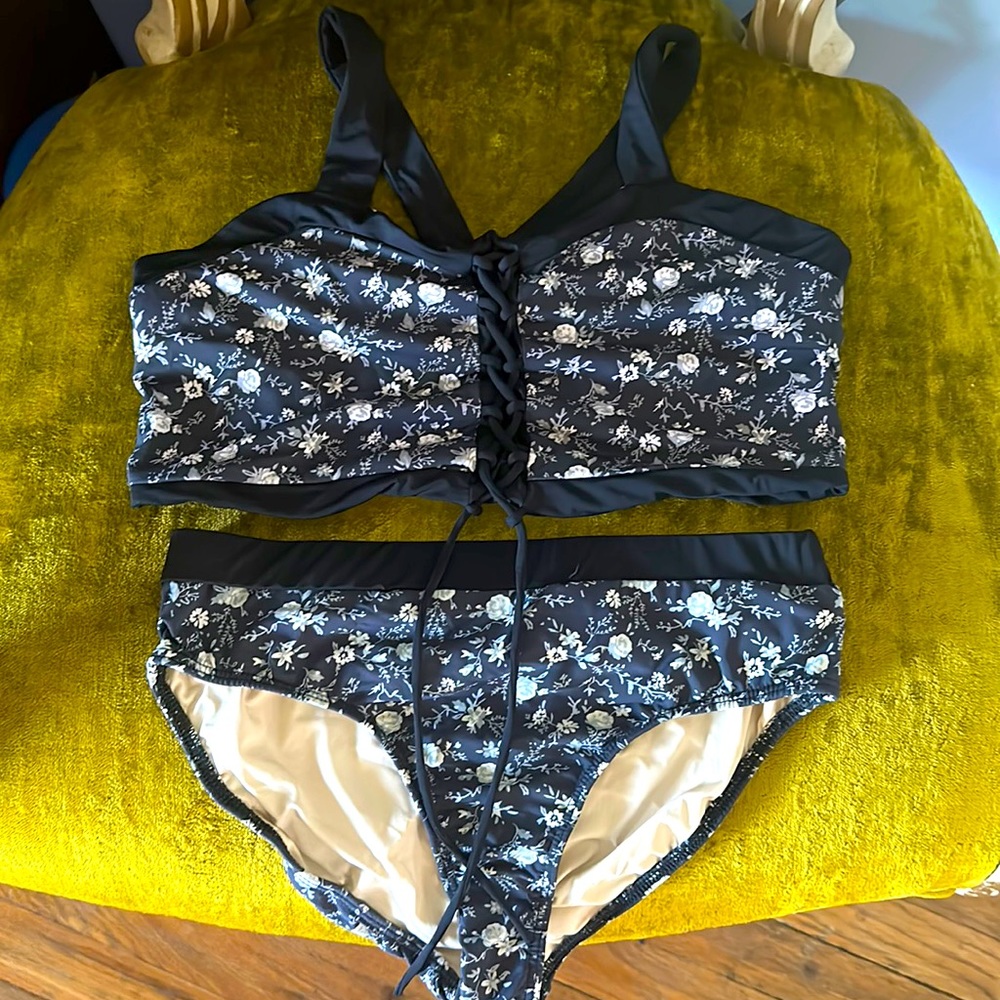 Adorable and super comfortable Joyfolie swim suit 2 piece size 14 (juniors)